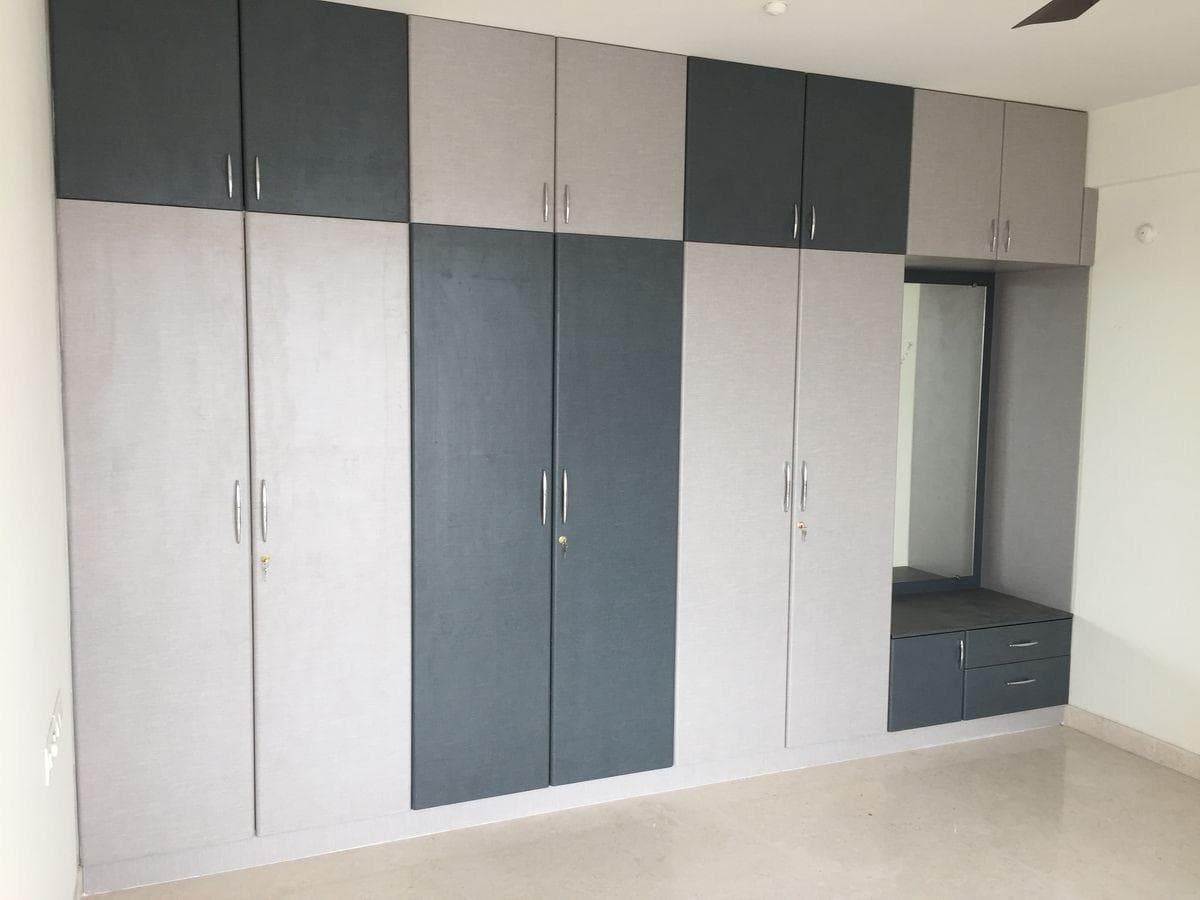 Two-tone wardrobe with dresser unit